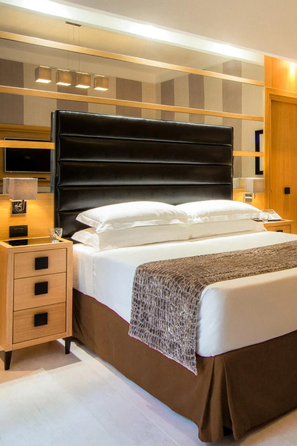 Royal-Court-Hotel-Roma-Termini-via-v-5-suite-via-vicenza-38-verticale