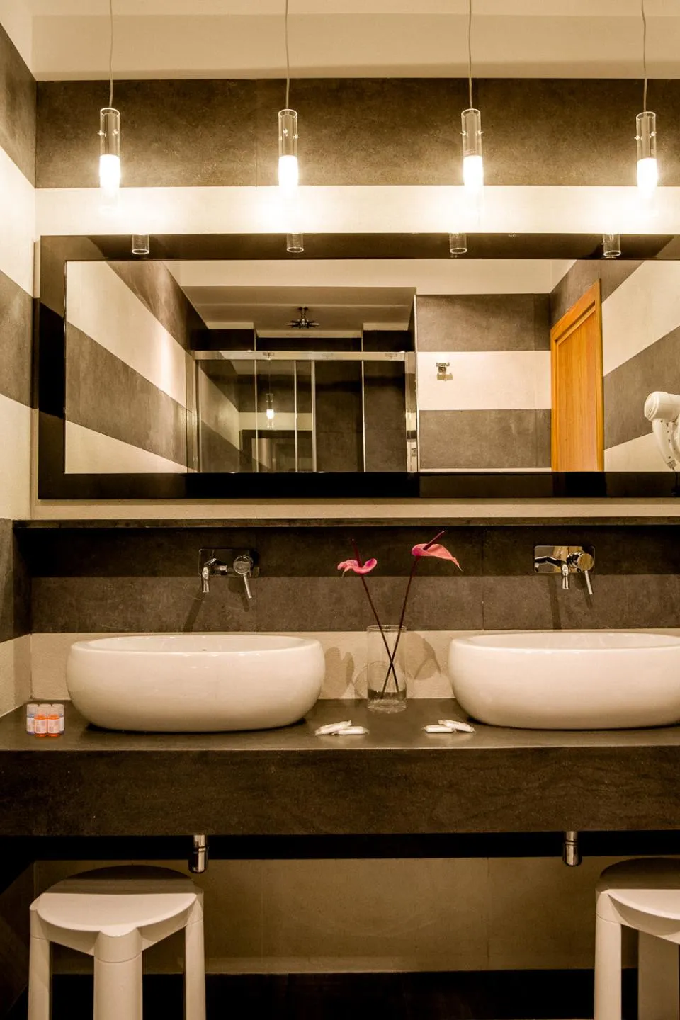 Royal-Court-Hotel-Roma-Termini-via-v-6-bagno-deluxe-double-via-vicenza-38-verticale